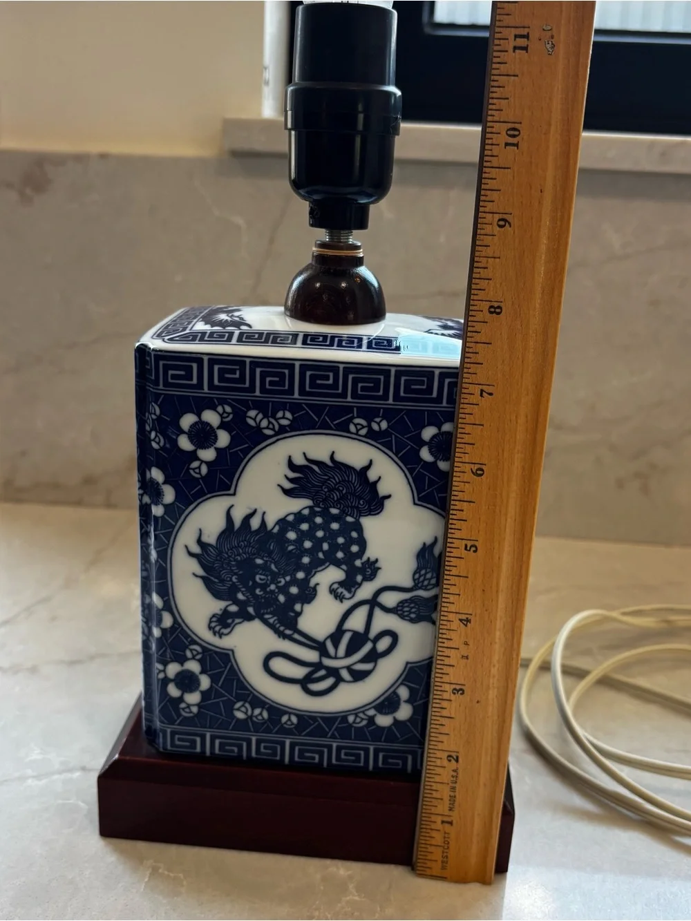 Chinoiserie Blue & White Foo Dog Porcelain Tea Caddy Table Lamp Vintage